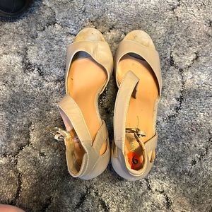 Nine West beige wedges